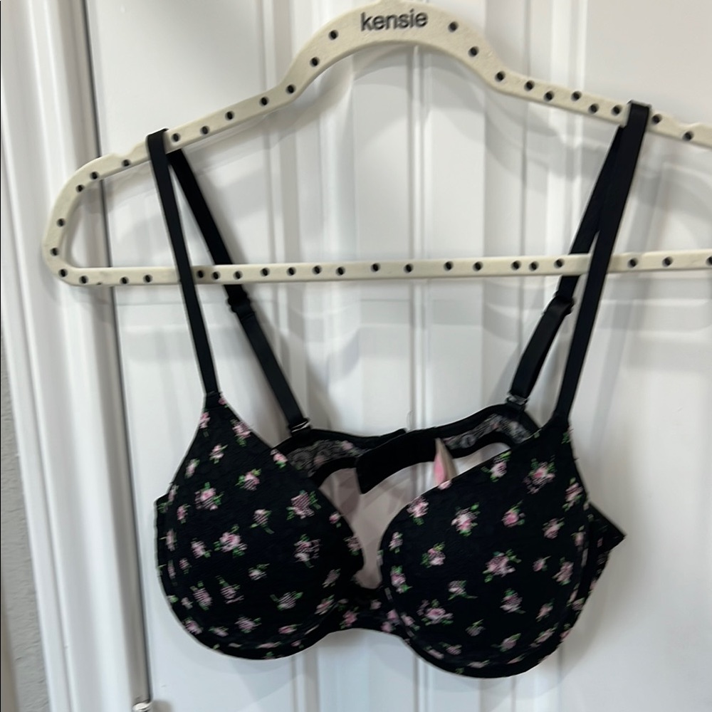 PINK Victoria's Secret Black and Pink Bra with Underwire and Adjustable Straps